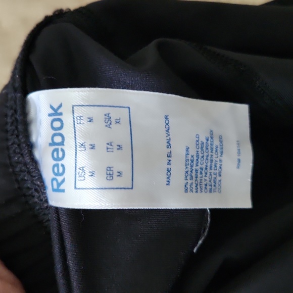 Reebok size medium black stretch - Picture 5 of 5